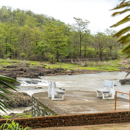 Saffronstays Siesta By The River Murbād Kültér fotó