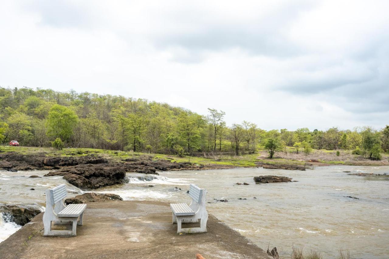 Saffronstays Siesta By The River Murbād Kültér fotó